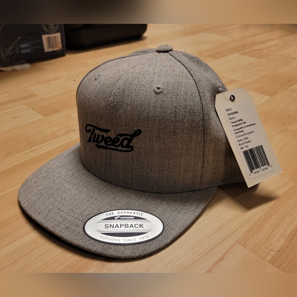 Tweed The Classics snapback gray hat, new with tags